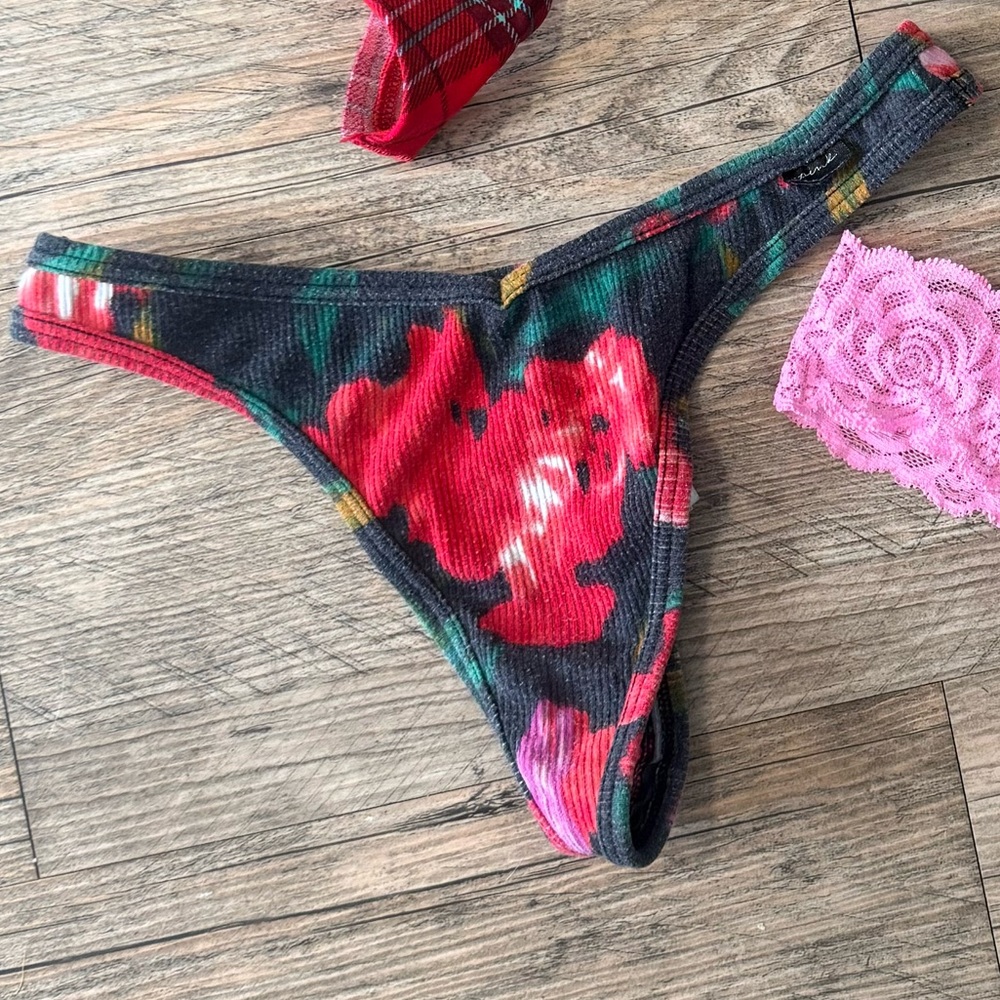 VS Pink Thong Panty